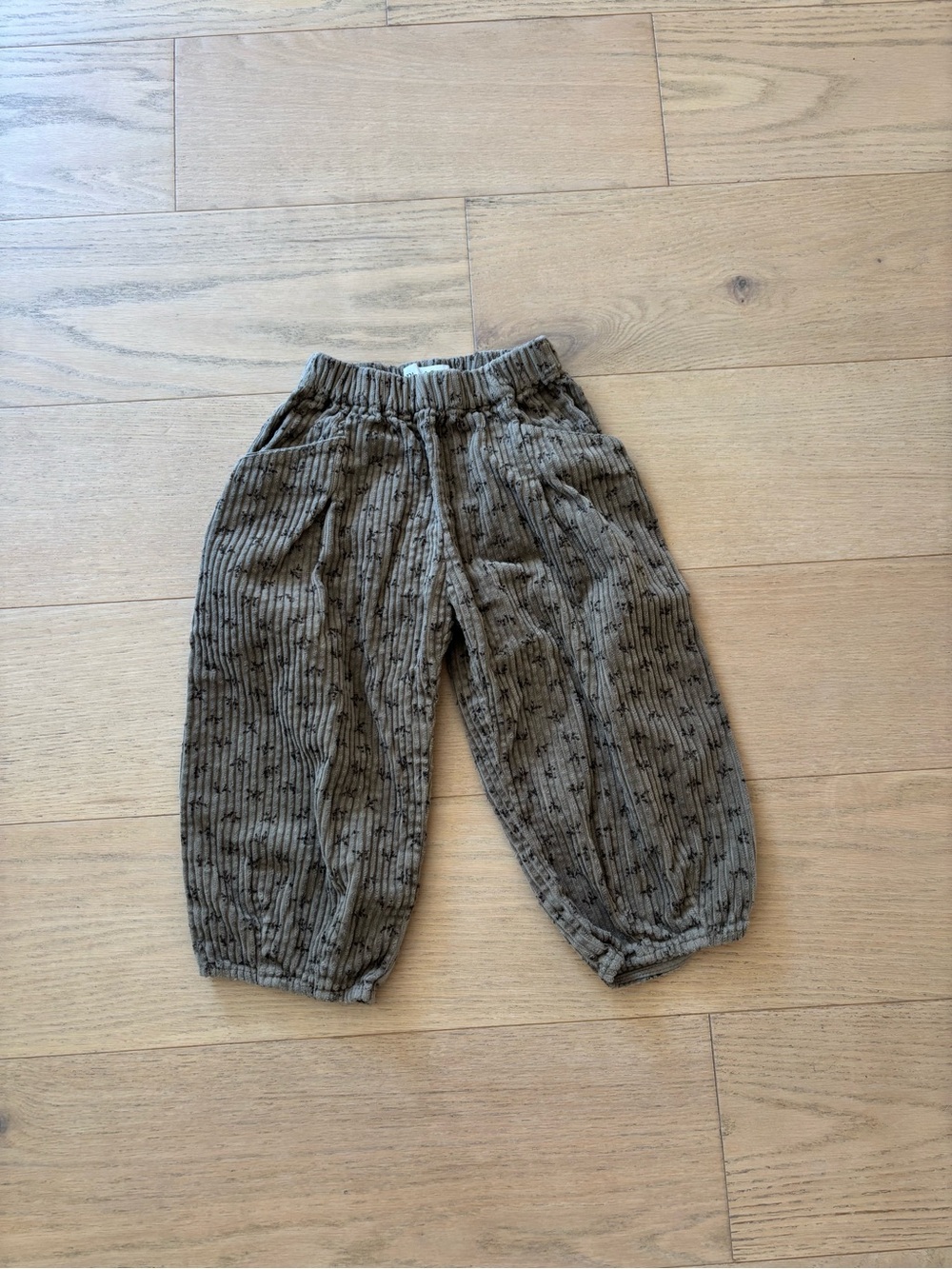 Zara kid Olive green floral corduroy pants, size 3Y